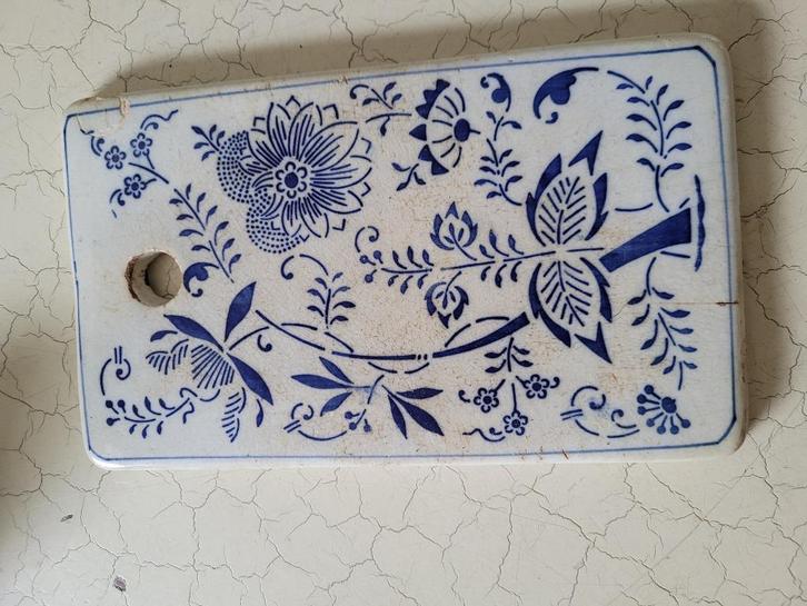 Zeer oud snijplankje van aardewerk Zwiebel Muster foto 1t/m4, Antiek en Kunst, Antiek | Servies los, Ophalen of Verzenden