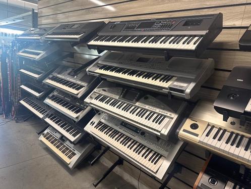 veel Keyboards Korg Yamaha Roland Technics Casio, Muziek en Instrumenten, Keyboards, Gebruikt, 61 toetsen, Korg, Aanslaggevoelig