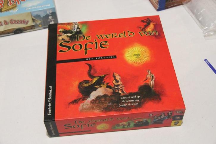 De wereld van Sofie bordspel, Hobby en Vrije tijd, Gezelschapsspellen | Bordspellen, Zo goed als nieuw, Een of twee spelers, Drie of vier spelers