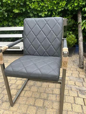 Eetkamerstoelen nieuw in doos beschikbaar voor biedingen