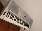 Keyboard met statief 100 euro, Muziek en Instrumenten, Keyboards, Overige merken, 61 toetsen, Aanslaggevoelig, Gebruikt