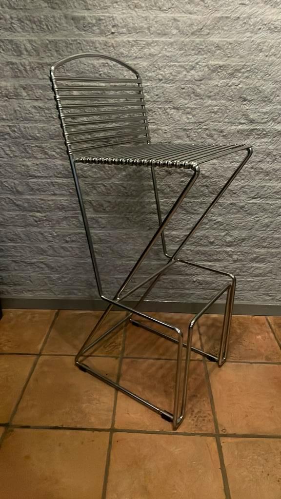 Vintage postmoderne draadkruk van Till Behrens, Huis en Inrichting, Stoelen, Zo goed als nieuw, Eén, Metaal, Overige kleuren, Ophalen of Verzenden