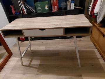 Bureau zelfde in het zwart beide te koop  beschikbaar voor biedingen