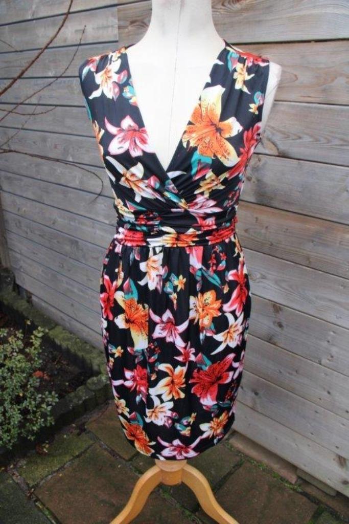 Jurk zwart/ kleur Sweet Miss mt S Vaste prijs, Kleding | Dames, Jurken, Zo goed als nieuw, Maat 36 (S), Zwart, Onder de knie, Ophalen of Verzenden