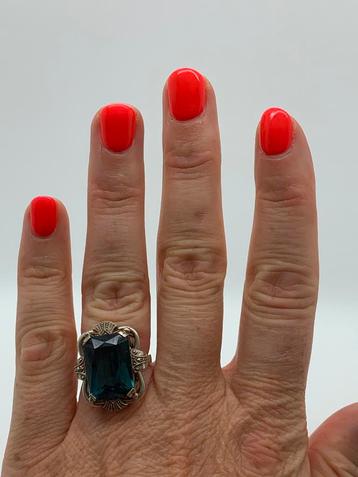 X675 Prachtige zilveren ring blauwe topaas maat 16,5 beschikbaar voor biedingen