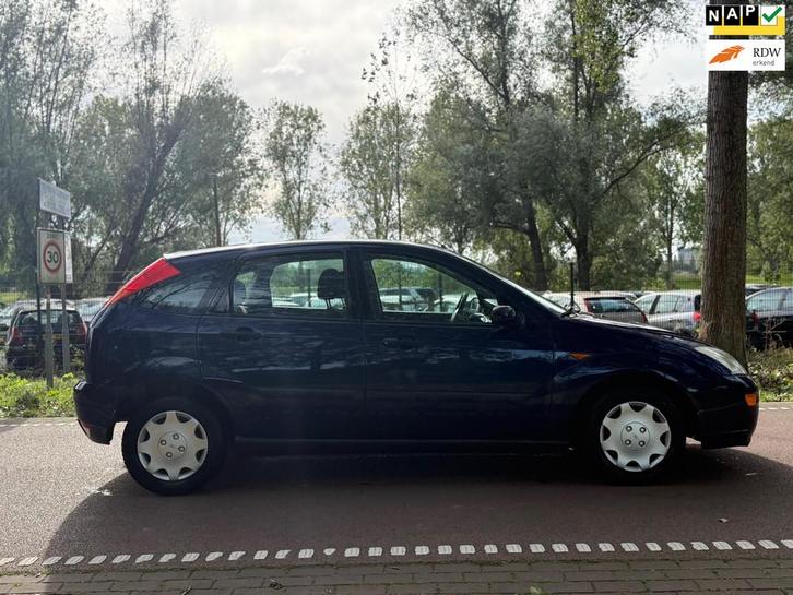 Ford Focus 1.6-16V Ambiente AIRCO!5DEURS!AUTOMAAT!APK2026!, Auto's, Ford, Bedrijf, Te koop, Focus, ABS, Airbags, Airconditioning