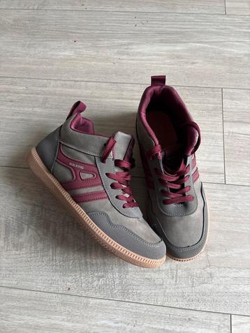 Grijze Sneakers - Walking Casul - Maat 39 beschikbaar voor biedingen