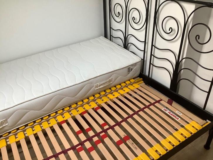 Bed IKEA met  2 losse beweegbare bodems 160x200, Huis en Inrichting, Slaapkamer | Bedden, Gebruikt, Tweepersoons, 160 cm, Metaal