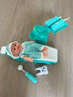 Kleine babypop met tandarts spullen, Ophalen, Zo goed als nieuw, Babypop