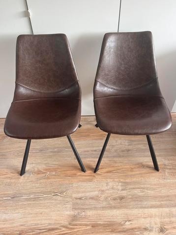 Set van twee eetkamer stoelen beschikbaar voor biedingen