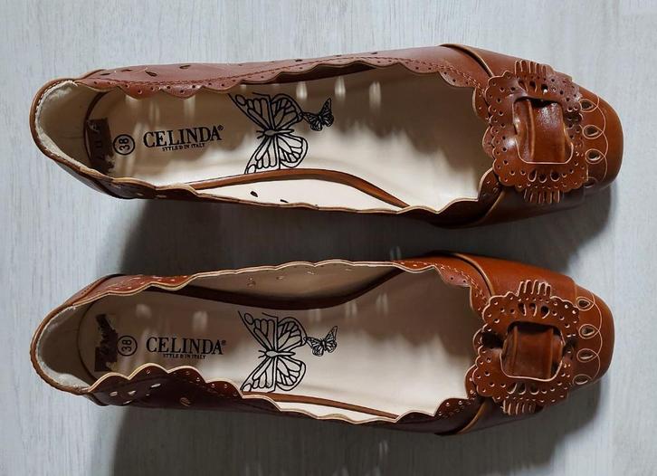 Pumps bruin met lage hak van Celinda maat 38, Kleding | Dames, Schoenen, Zo goed als nieuw, Pumps, Bruin, Ophalen of Verzenden