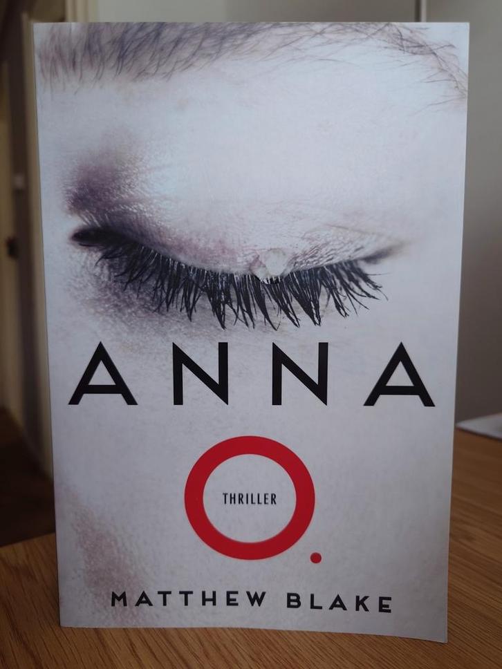 Matthew Blake - Anna O., Boeken, Thrillers, Zo goed als nieuw, Nederland, Ophalen of Verzenden