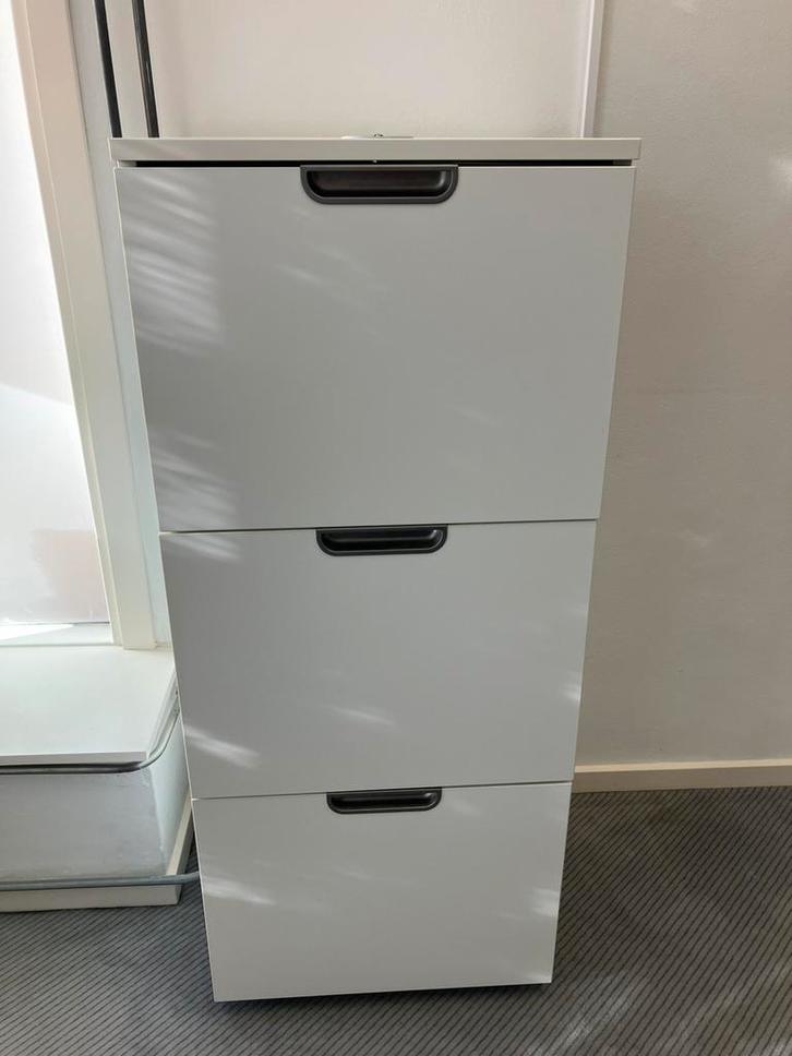 Dossierkast Galant IKEA 3 lades, afsluitbaar, Huis en Inrichting, Kasten | Roldeurkasten en Archiefkasten, Gebruikt, Minder dan 100 cm