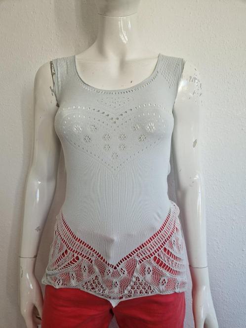 Marité & Francois Girbaud top. Maat 3. lichtgrijs., Kleding | Dames, Tops, Zo goed als nieuw, Maat 36 (S), Grijs, Zonder mouw