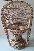 Vintage rieten/rotan pauwenstoel voor poppen. Poppenstoel., Ophalen of Verzenden, Gebruikt, Accessoires
