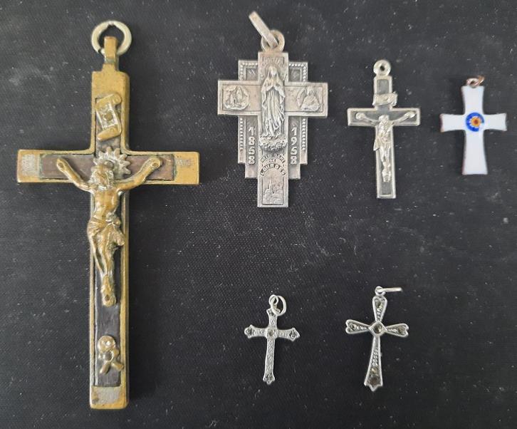 6 kettinghangers kruisjes, Sieraden, Tassen en Uiterlijk, Kettinghangers, Gebruikt, Overige materialen, Zilver, Kruis of Symbool