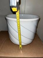 Witte Bloempot met Ribbels, Gebruikt, Rond, Binnen, Ophalen of Verzenden