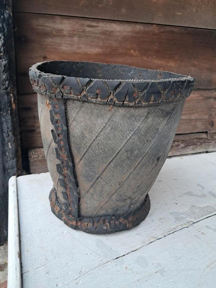 Unieke Bloempot van Autoband, Tuin en Terras, Bloembakken en Plantenbakken, Gebruikt, Overige materialen, Binnen, Balkon, Tuin