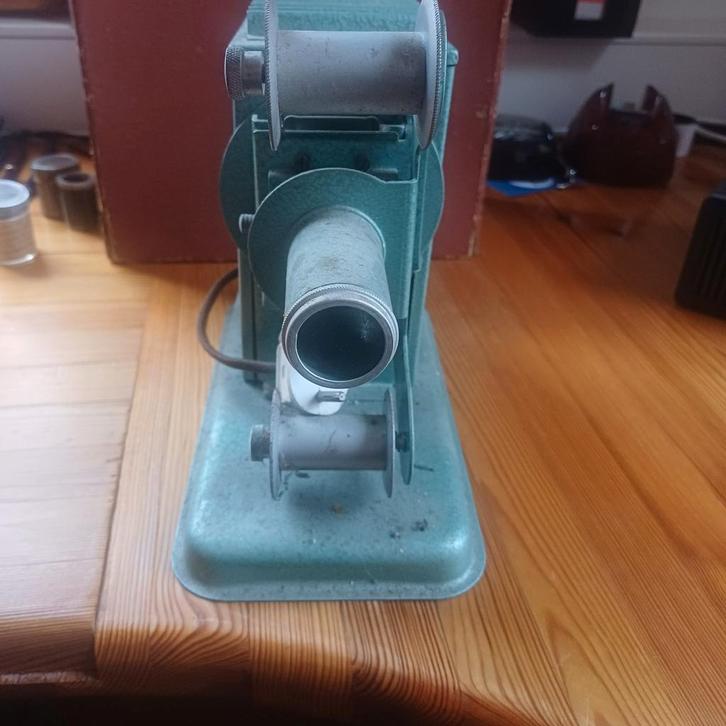 Eka Beeldprojector + 7 Filmpjes (Jaren 60), Audio, Tv en Foto, Filmrollen, 8mm film, Ophalen of Verzenden