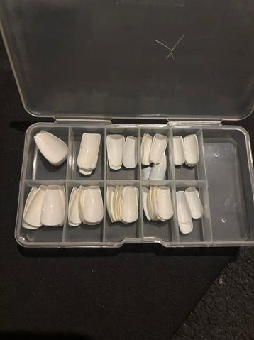 Nieuwe nepnagels opzetstukken beschikbaar voor biedingen