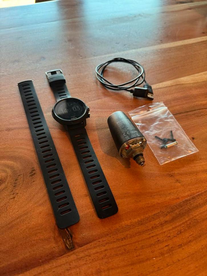 Suunto D5 Duikcomputer met Tankpod + Extra Band, Watersport en Boten, Duiken, Zo goed als nieuw, Duikcomputer, Ophalen of Verzenden