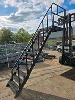 Stalen trap met bordes zwart hoog 2.53mtr nob120, Doe-het-zelf en Verbouw, Ladders en Trappen, Ophalen, Zo goed als nieuw, 2 tot 4 meter