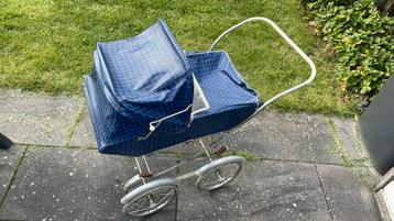 Poppenwagen vintage beschikbaar voor biedingen