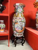 Mega grote Chinese vaas op voetstuk, Ophalen, A, A, A