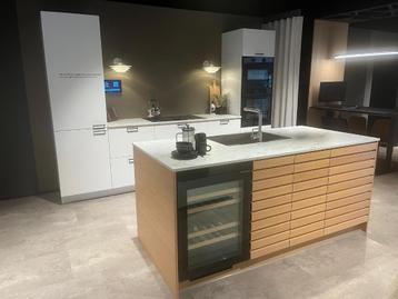 KEUKEN EILANDKEUKEN KVIK VEDA white icm CIMA light oak beschikbaar voor biedingen