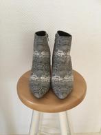 Enkellaarsjes, slangenprint, naaldhak, Pearlg, Ophalen of Verzenden, Zo goed als nieuw, Grijs