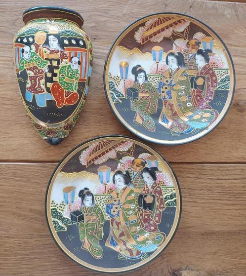 Japanse wandset: 2 borden + wandvaas – Satsuma stijl, Verzamelen, Retro, Huis en Inrichting, Ophalen of Verzenden