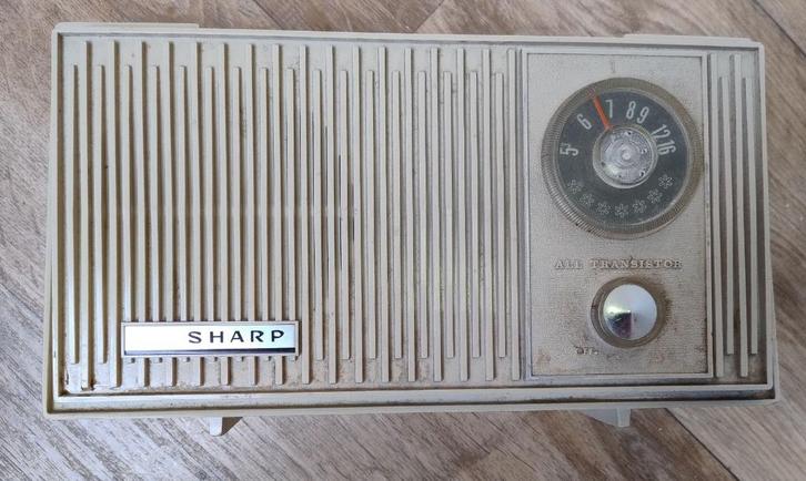 zeer oude TRANSISTOR RADIO van het merk SHARP BPH-19, Antiek en Kunst, Antiek | Tv's en Audio, Ophalen of Verzenden
