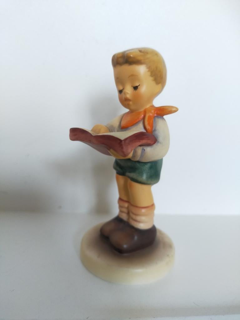 Hummel beeld  membership  year 2000/2001,  jongen leest boek, Verzamelen, Beelden en Beeldjes, Hummel, Ophalen of Verzenden