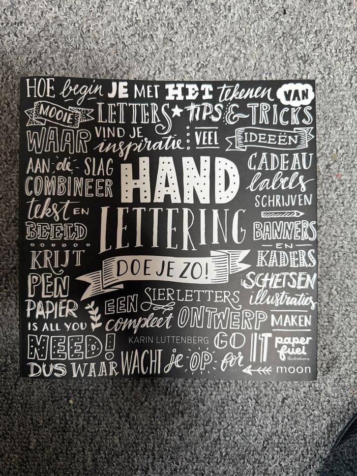 Handlettering boek door Karin Luttenberg, Boeken, Hobby en Vrije tijd, Nieuw, Tekenen en Schilderen, Geschikt voor kinderen, Ophalen of Verzenden