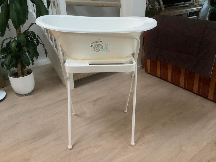 Babybadje met standaard, Kinderen en Baby's, Badjes en Verzorging, Zo goed als nieuw, Badje, Standaard, Ophalen