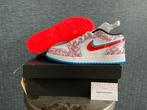 Air Jordan 1 EU 40 Low White Bleu Red Heto Bright Crimson, Nieuw, Ophalen of Verzenden, Sneakers of Gympen, Jordan