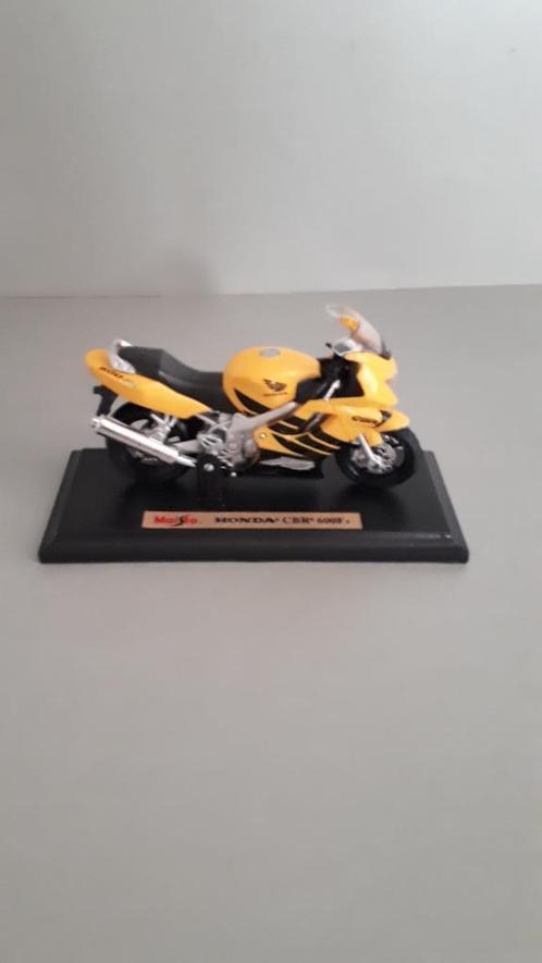 Motor kleur geel Honda MaiSto Honda, Hobby en Vrije tijd, Modelbouw | Auto's en Voertuigen, Gebruikt, Overige typen, Groter dan 1:32