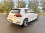 Mooie Volkswagen Golf E-golf 136pk met nw APK tot okt 2027, Auto's, 136 pk, Zwart, 35 kWh, Wit