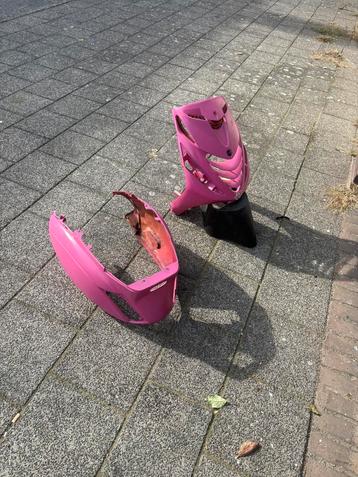 Zip sp roze kappenset beschikbaar voor biedingen