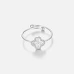 Zilverkleurige ring met klavertje en steentjes, IJzer of Staal, Nieuw, Ophalen of Verzenden, Dame