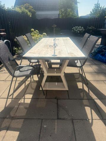 Tuintafel met 5 stoelen beschikbaar voor biedingen