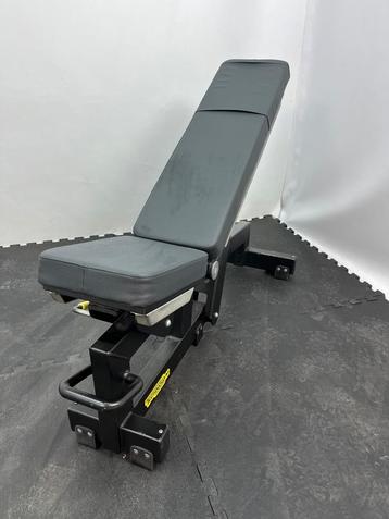 Technogym Pure Adjustable Bench beschikbaar voor biedingen