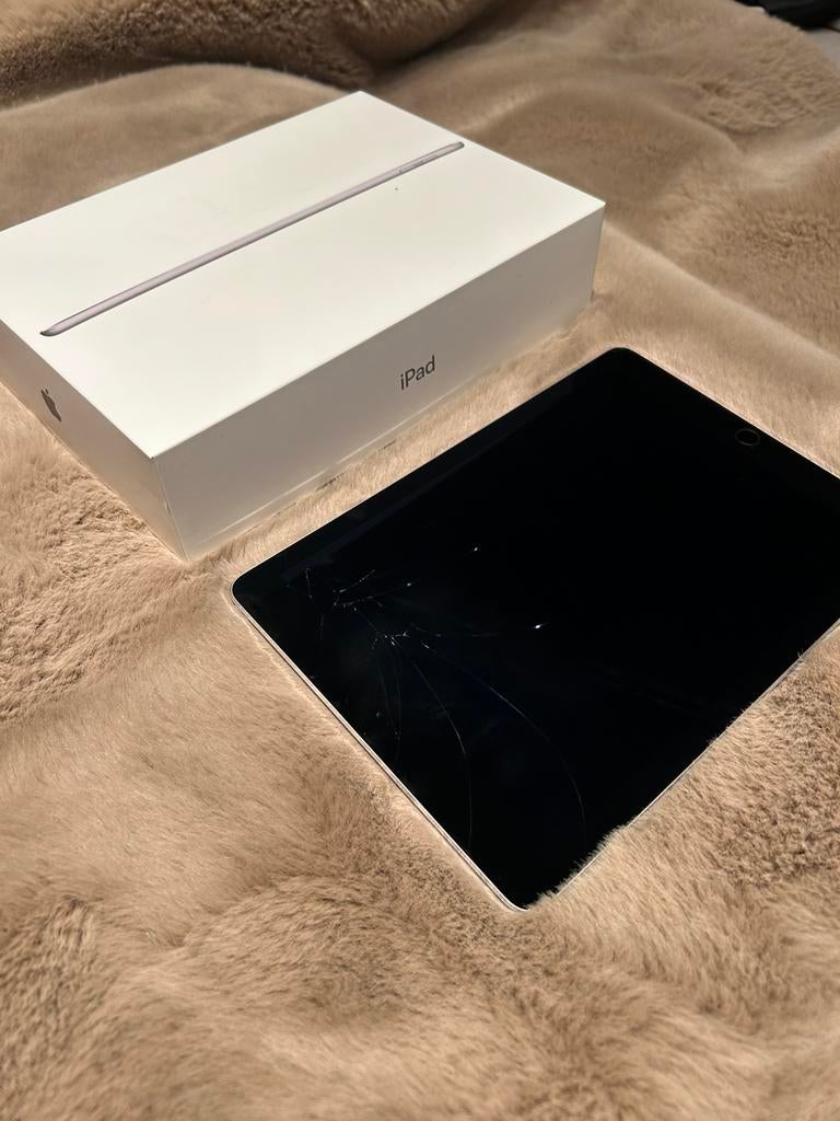 Ipad 6th generation wifi 32gb, 10 inch, 32 GB, Apple iPad, Ophalen of Verzenden