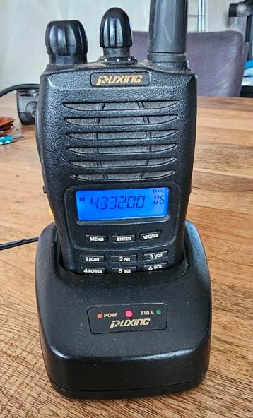 Dualband porto met tafellader beschikbaar voor biedingen