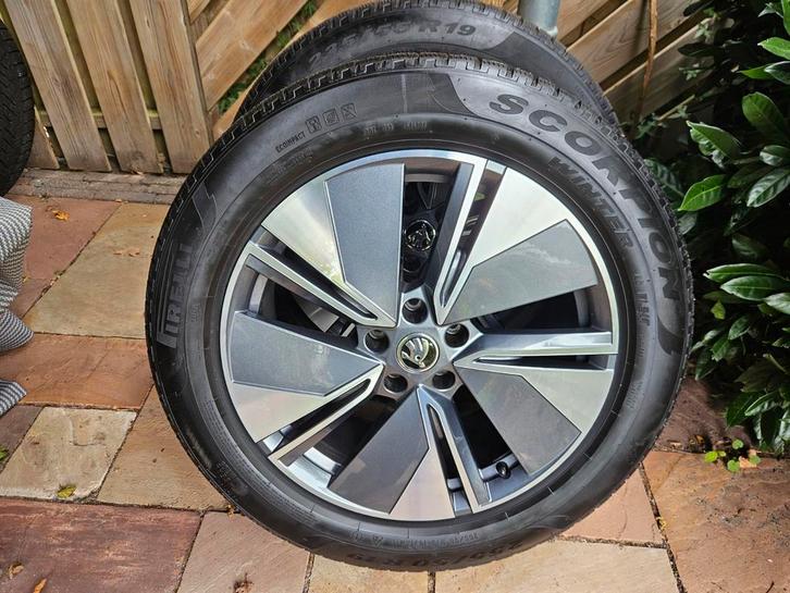 Skoda Enyaq 19" Winterset Regulus met Pirelli banden, Auto-onderdelen, Banden en Velgen, Banden en Velgen, Winterbanden, 19 inch
