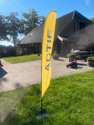 Actie vlag 2 stuks compleet met stok en voet nieuw beschikbaar voor biedingen