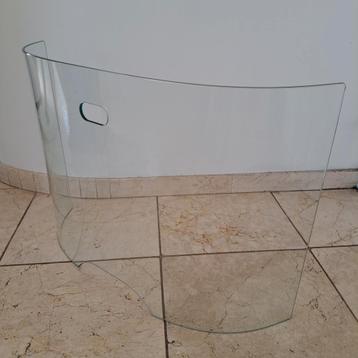 Gehard Glas Gebogen Haardscherm of Houtkachelscherm. beschikbaar voor biedingen