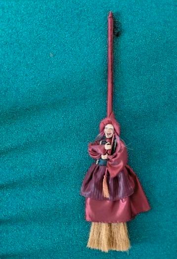 Heks,Bezem,Witch,decoratie,Jurk,vrouw,herfst,rood,Satijn,pop beschikbaar voor biedingen