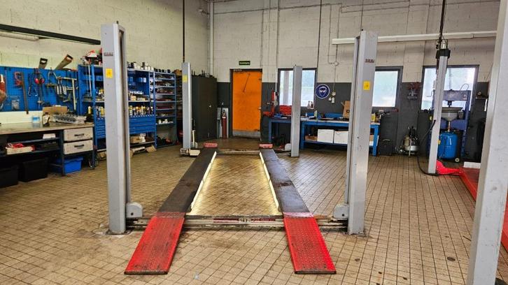 Gebruikte 4 koloms hefbrug autobrug Koni 3500Kg ONDERDELEN!, Auto diversen, Overige Auto diversen, Ophalen