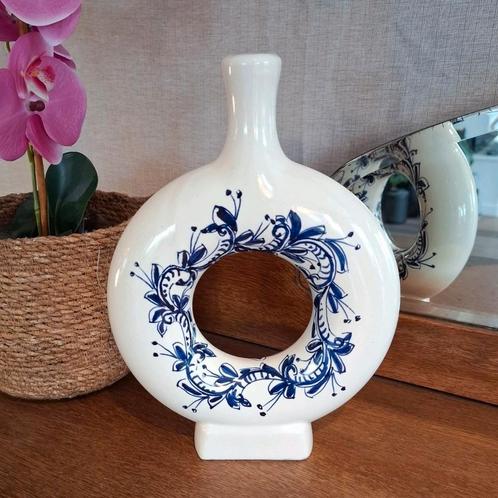 Vintage Italiaanse "Donut" Vaas, Huis en Inrichting, Woonaccessoires | Vazen, Zo goed als nieuw, Blauw, Minder dan 50 cm, Aardewerk of Porselein